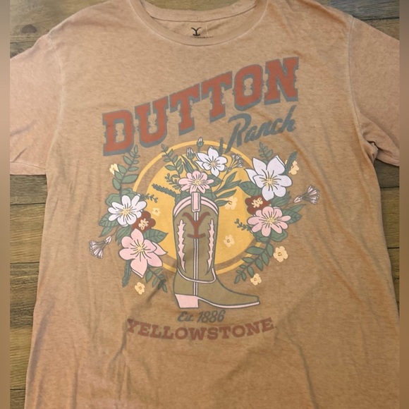 Yellowstone Dutton Ranch Tee with flowers and boot western graphics in tan, pink - Picture 2 of 9